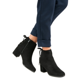 Botas de mujer con ribete negro 7