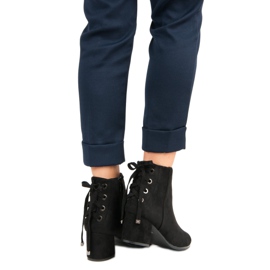 Botas de mujer con ribete negro 1 Botas de mujer con ribete negro 1