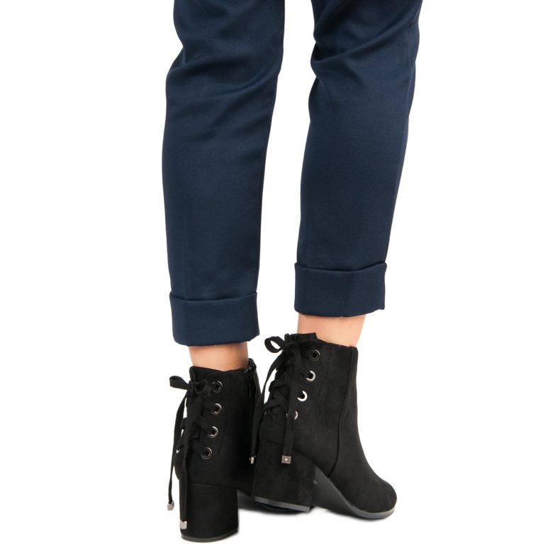 Botas de mujer con ribete negro 1 Botas de mujer con ribete negro 1