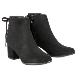 Botas de mujer con ribete negro 5