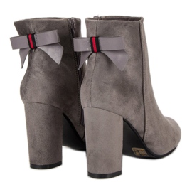 Ideal Shoes Botas grises con estilo 6