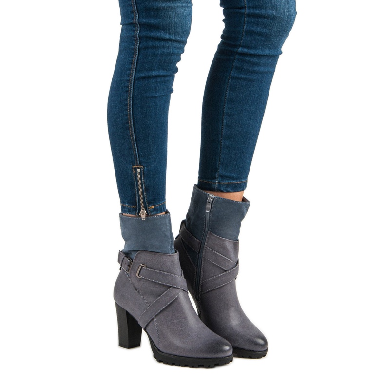 Sixth Sense Botas de moda en el poste. gris 2 Sixth Sense Botas de moda en el poste. gris 2