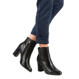 Kylie Botines negros en un poste 1 Kylie Botines negros en un poste 1