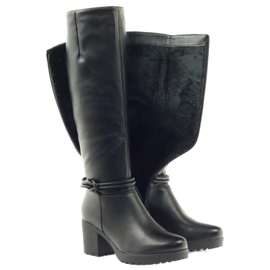 Botas negras FILIPPO 476 en el poste negro 1