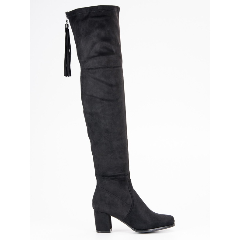 Filippo Mosqueteros de ante en un pilar negro 1