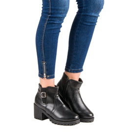 Botas negras con piel negro 5