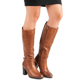 Filippo Botas calientes en el poste marrón 2 Filippo Botas calientes en el poste marrón 2