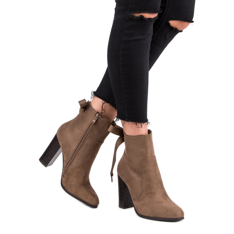 Super Mode Botas elegantes en un poste marrón 2 Super Mode Botas elegantes en un poste marrón 2
