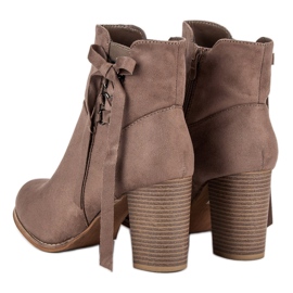 Super Mode Botas beige en el poste 4