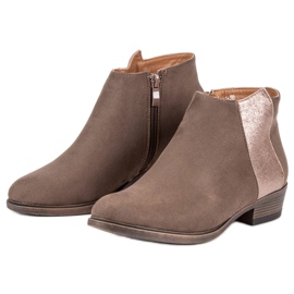 Janessa Botas beige clásicas 1
