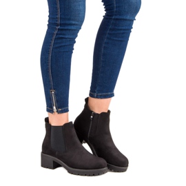 Ideal Shoes Botines chelsea negros en tacones planos 1