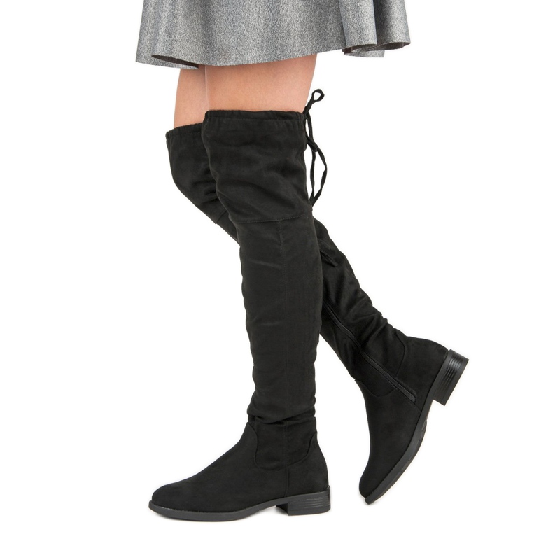 Botas altas hasta el muslo con tacón plano negro 1