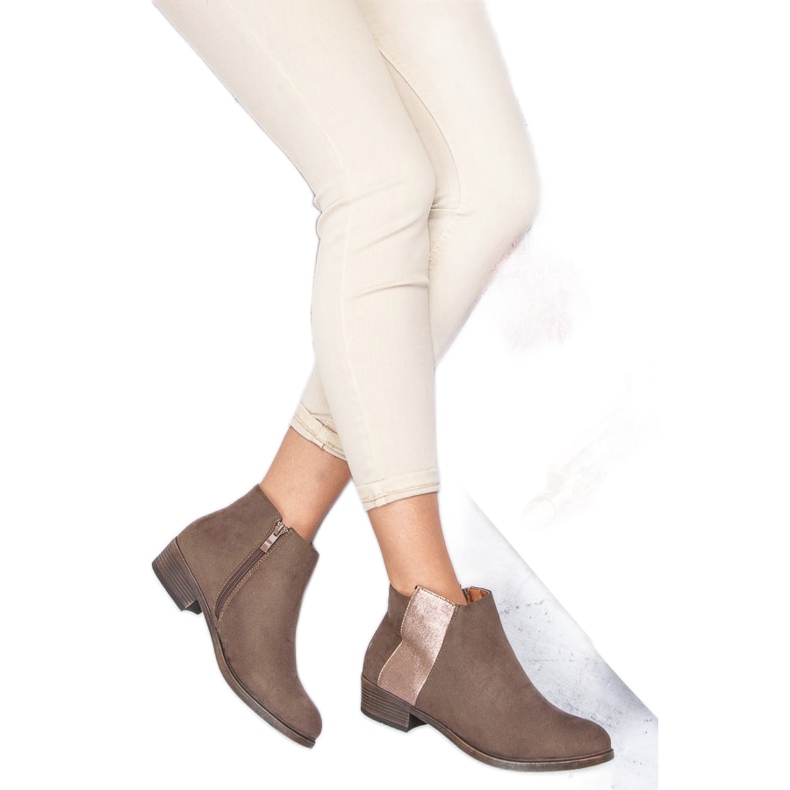 Janessa Botas beige clásicas 2
