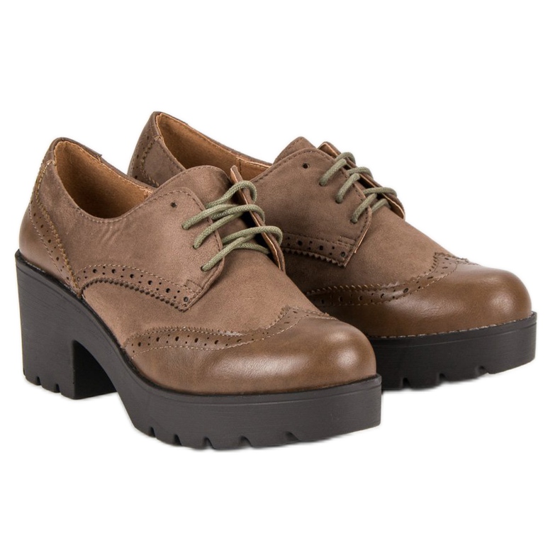 Ch. Creation Zapatos beige elegantes 2