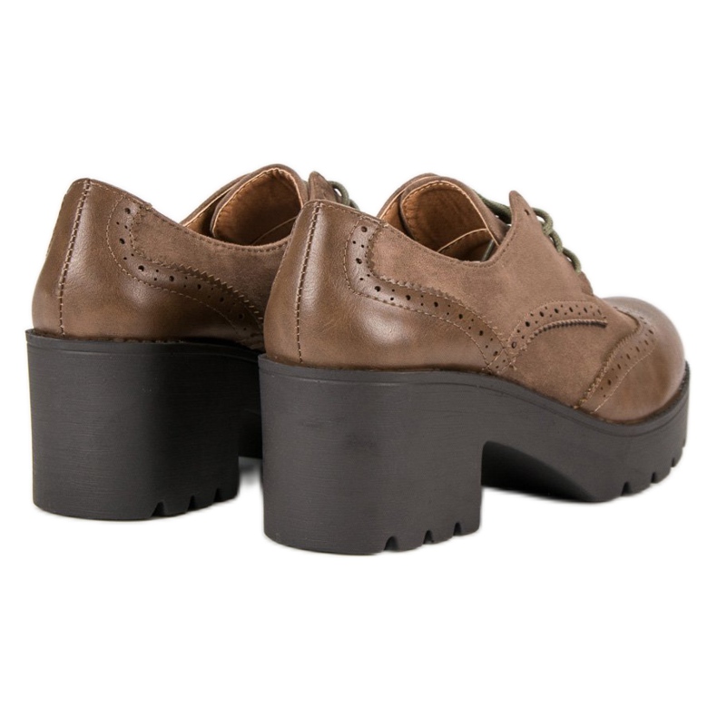 Ch. Creation Zapatos beige elegantes 1