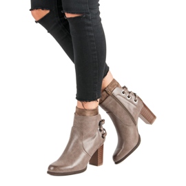 Super Mode Botas elegantes en un poste marrón 2 Super Mode Botas elegantes en un poste marrón 2