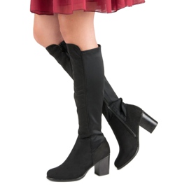 Seastar Botas en un pilar negro 1