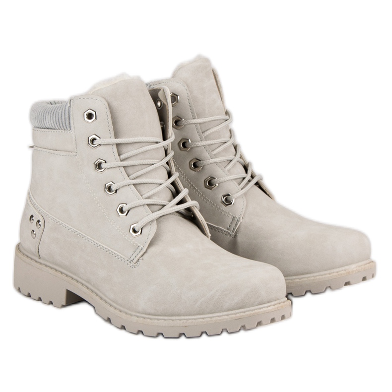 Botas de montaña grises con aislamiento 1