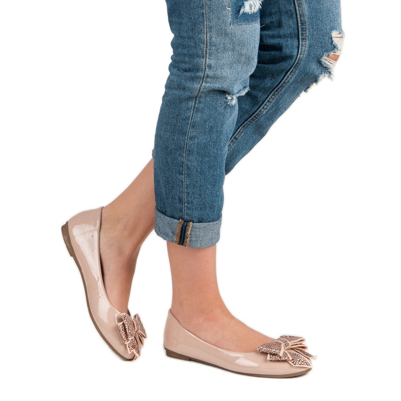 Comer Bailarina con un lazo rosado 1 Comer Bailarina con un lazo rosado 1