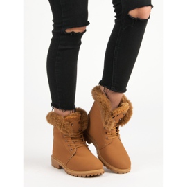 Camello Trappers con piel marrón 1 Camello Trappers con piel marrón 1