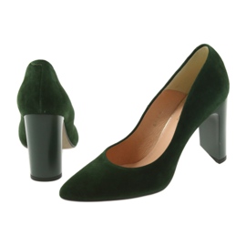 Bombas verdes en el poste Espinto 689 4