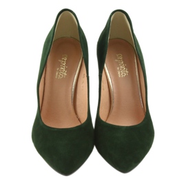 Bombas verdes en el poste Espinto 689 3