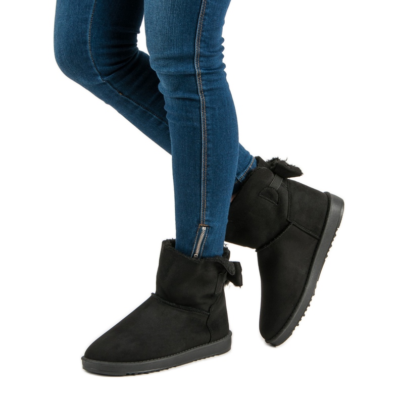 Mukluki negro con un lazo 1