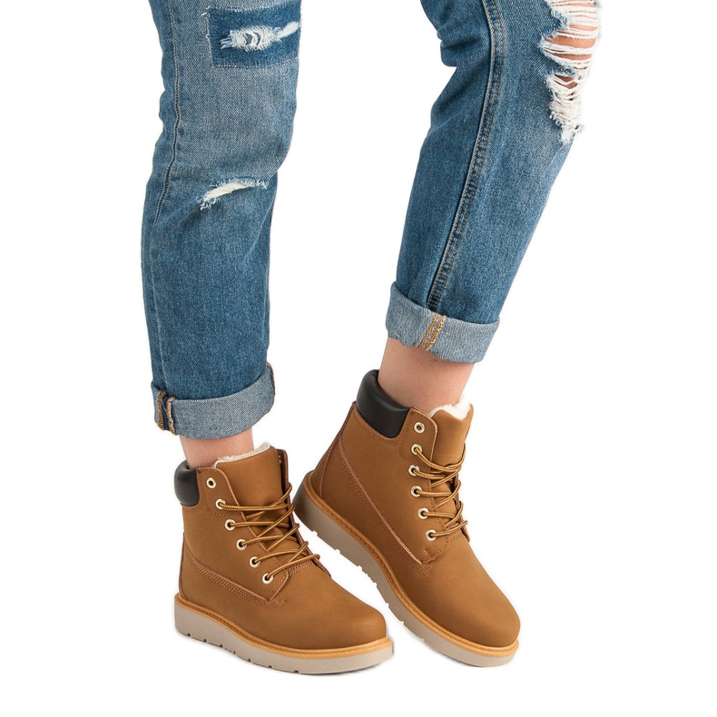 Tramperos en la plataforma marrón 1