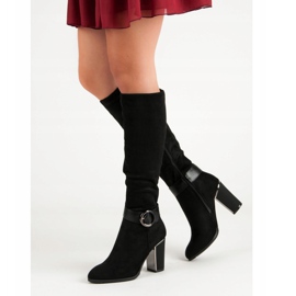 Super Me Botas elegantes en un poste negro 1 Super Me Botas elegantes en un poste negro 1