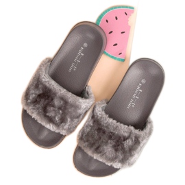 Chanclas grises con pelo 8