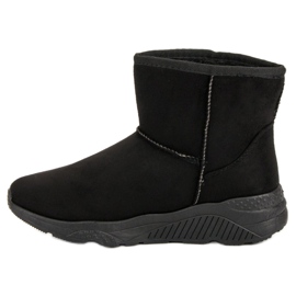 Botas de nieve en la plataforma negro 3