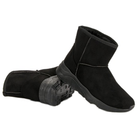 Botas de nieve en la plataforma negro 5
