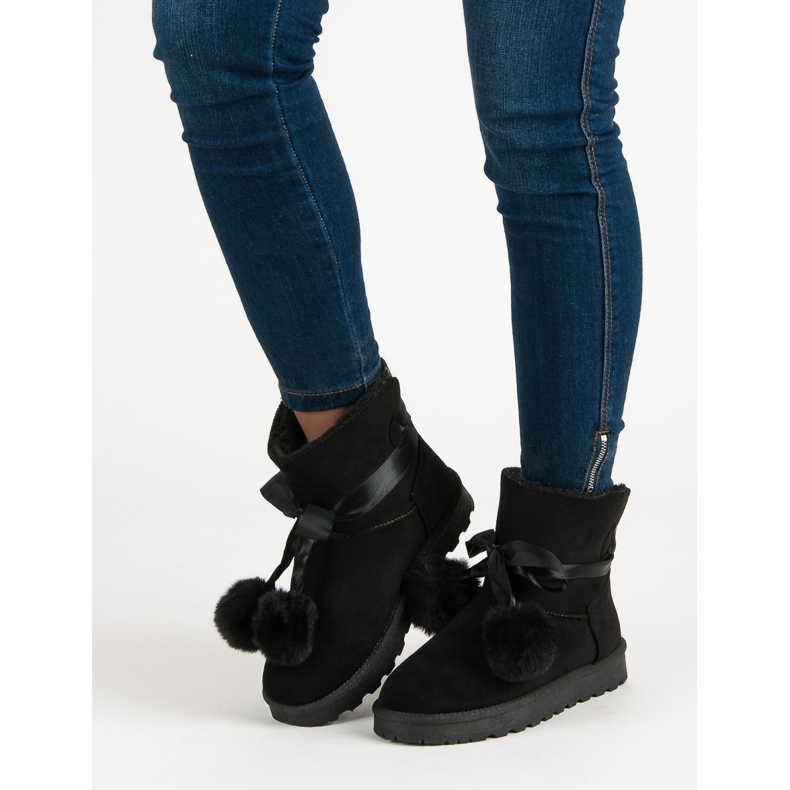 Mukluki negro con pompones 1