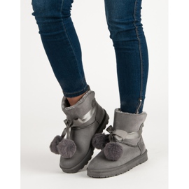 Mukluki gris con pompones 2