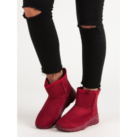 Botas de nieve en la plataforma rojo 3