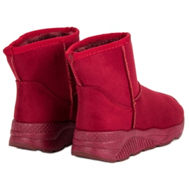 Botas de nieve en la plataforma rojo 7
