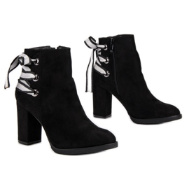 Ideal Shoes Botas de moda en el poste. negro 6