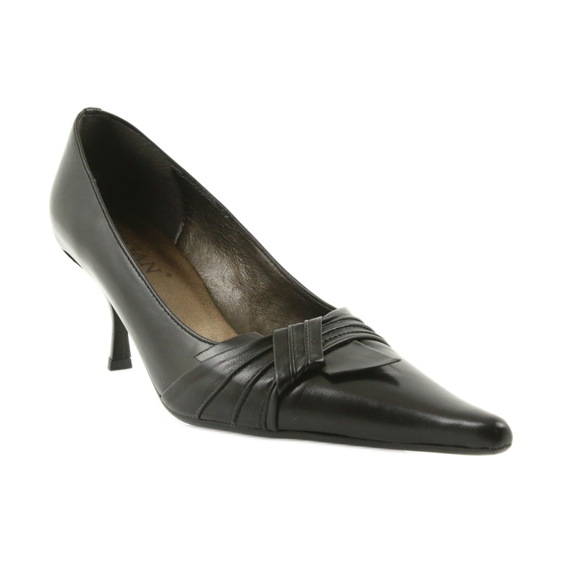 Bombas de piel negro 1