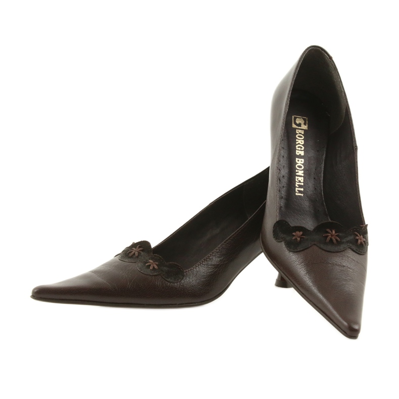 Bombas de piel marrón 2