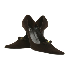 Bombas de piel marrón 3