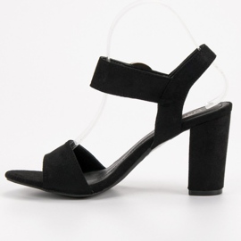 Sandalias negras en un bar VINCEZA negro 4