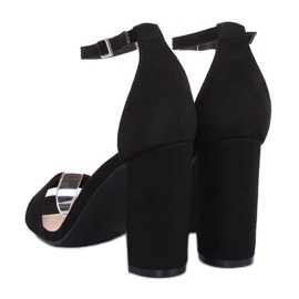 Sandalias negras en el poste Y2385-27 Negro 4