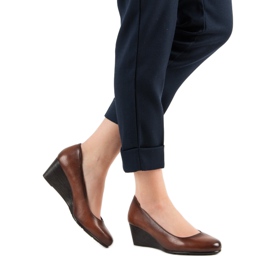 Zapatos de tacón clásicos en la cuña VINCEZA marrón 2