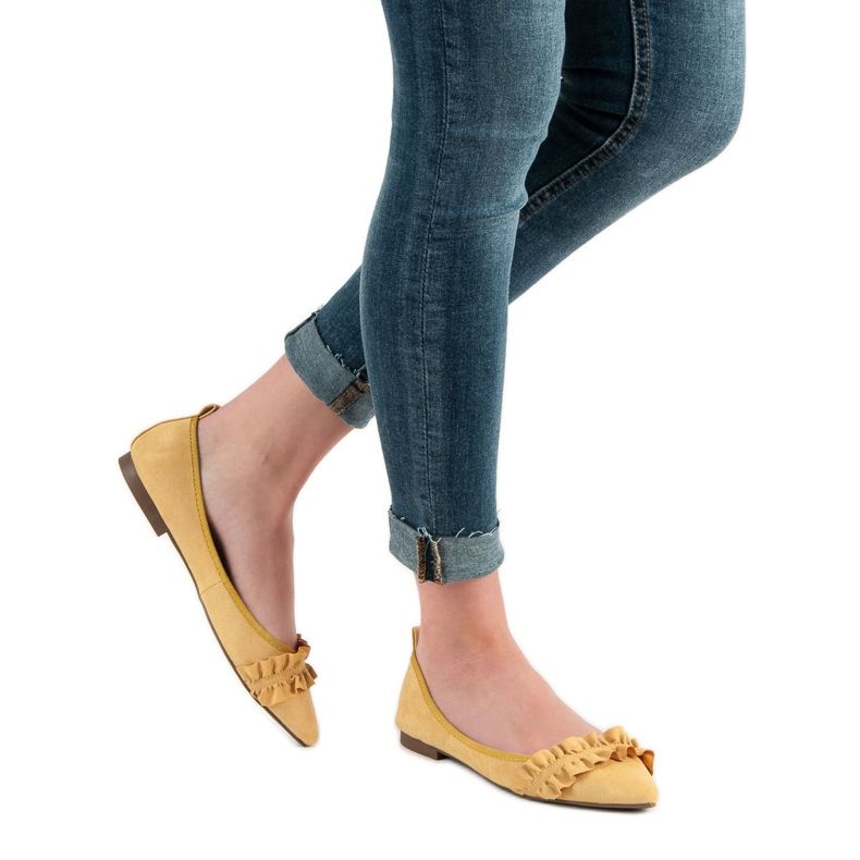 Corina Bailarinas de ante con volante amarillo 2