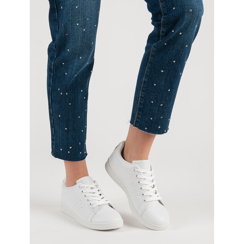 Zapatillas blancas con corazón blanco 1