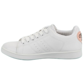 Zapatillas blancas con corazón blanco 3