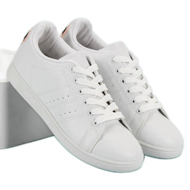 Zapatillas blancas con corazón blanco 5
