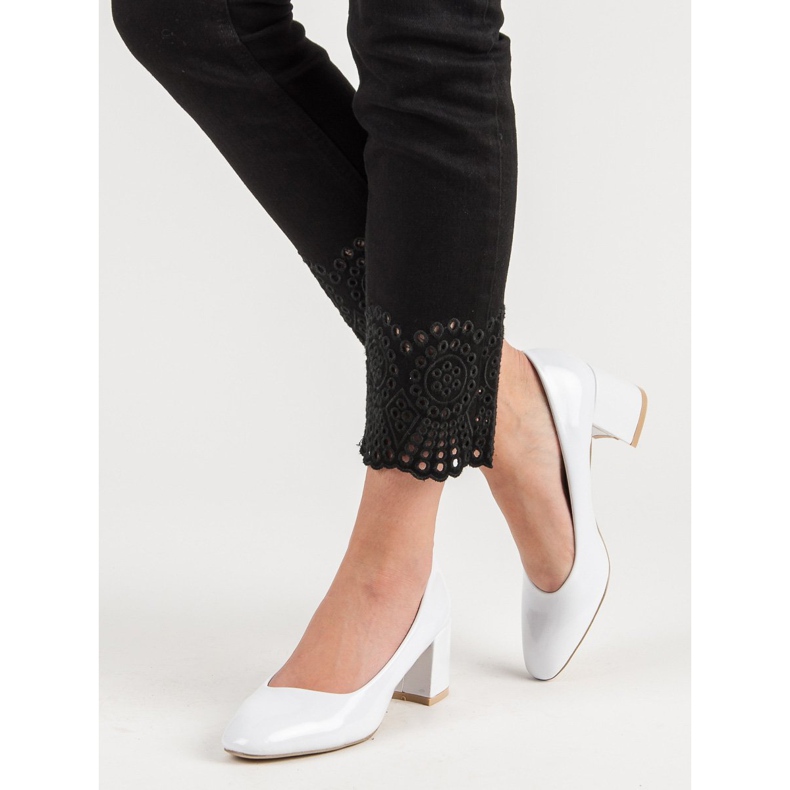 Diamantique Bombas Lacadas Sobre Un Pilar blanco 2 Diamantique Bombas Lacadas Sobre Un Pilar blanco 2