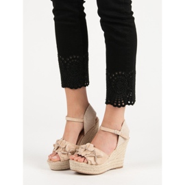 Top Shoes Sandalias beige con flores 2