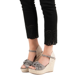 Top Shoes Sandalias grises con flores 2